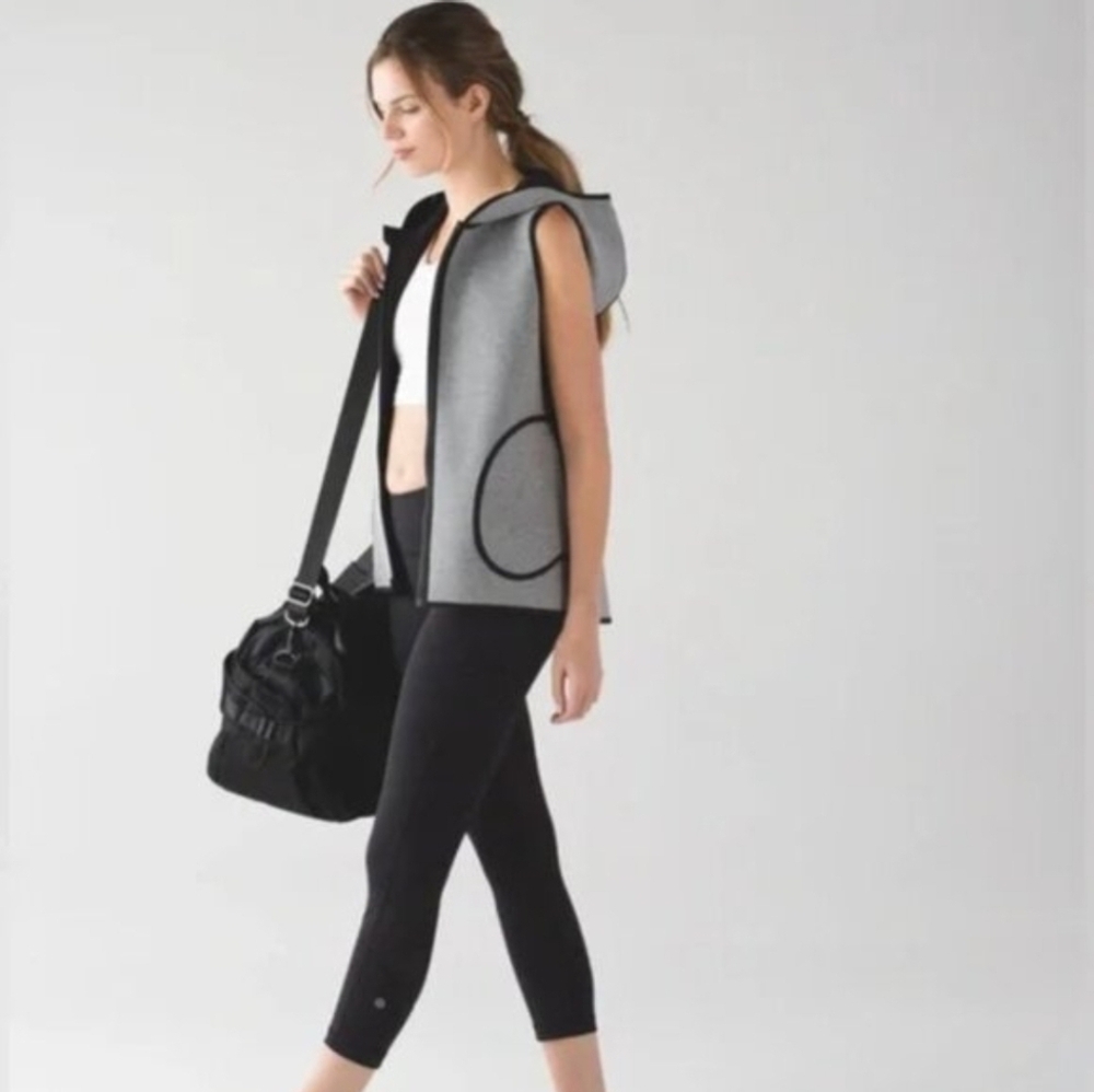 Lululemon Athletica Insculpt Reversible Vest Gray/Black Size 8